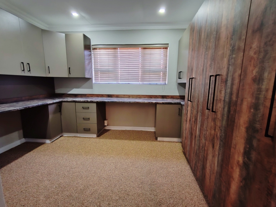 4 Bedroom Property for Sale in Grimbeeck Park North West